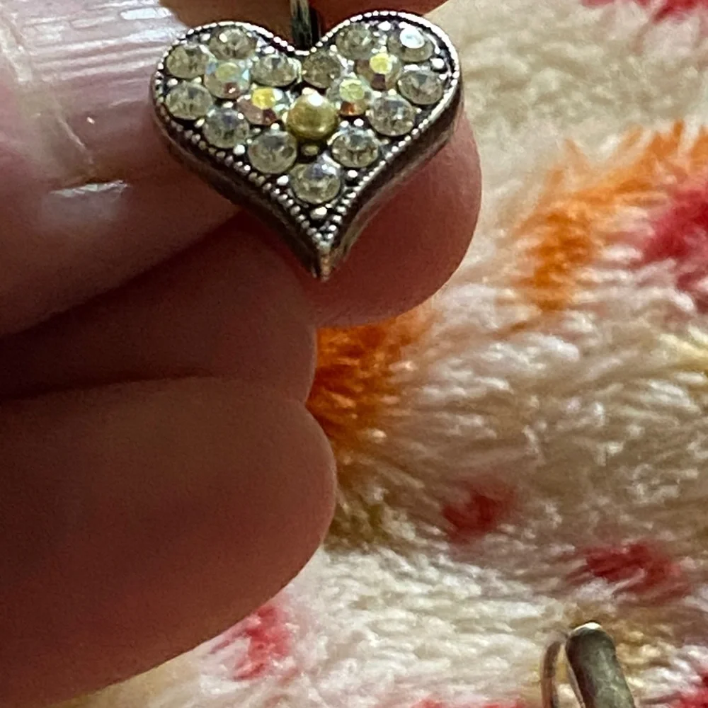 Marcasite and crystals, beautiful heart earrings reflect colors brilliantly - Picture 2 of 7